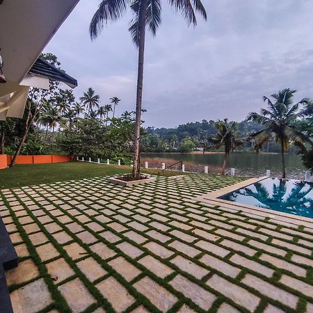 Fragrant Nature Backwater Resort & Ayurveda Spa Коллам Екстер'єр фото