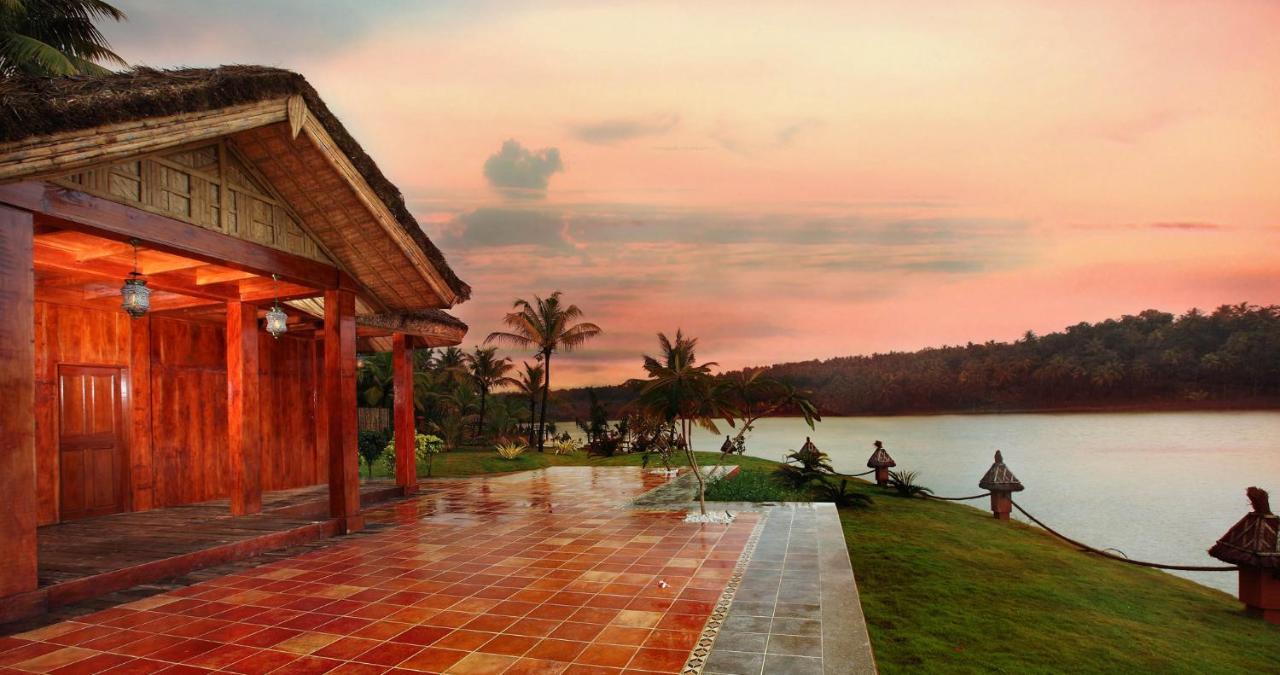 Fragrant Nature Backwater Resort & Ayurveda Spa Коллам Екстер'єр фото