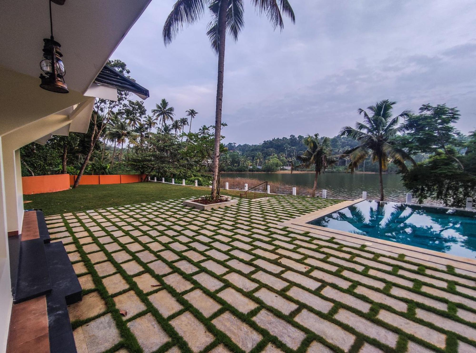 Fragrant Nature Backwater Resort & Ayurveda Spa Коллам Екстер'єр фото