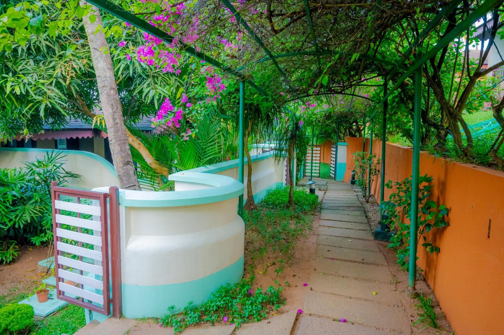 Fragrant Nature Backwater Resort & Ayurveda Spa Коллам Екстер'єр фото