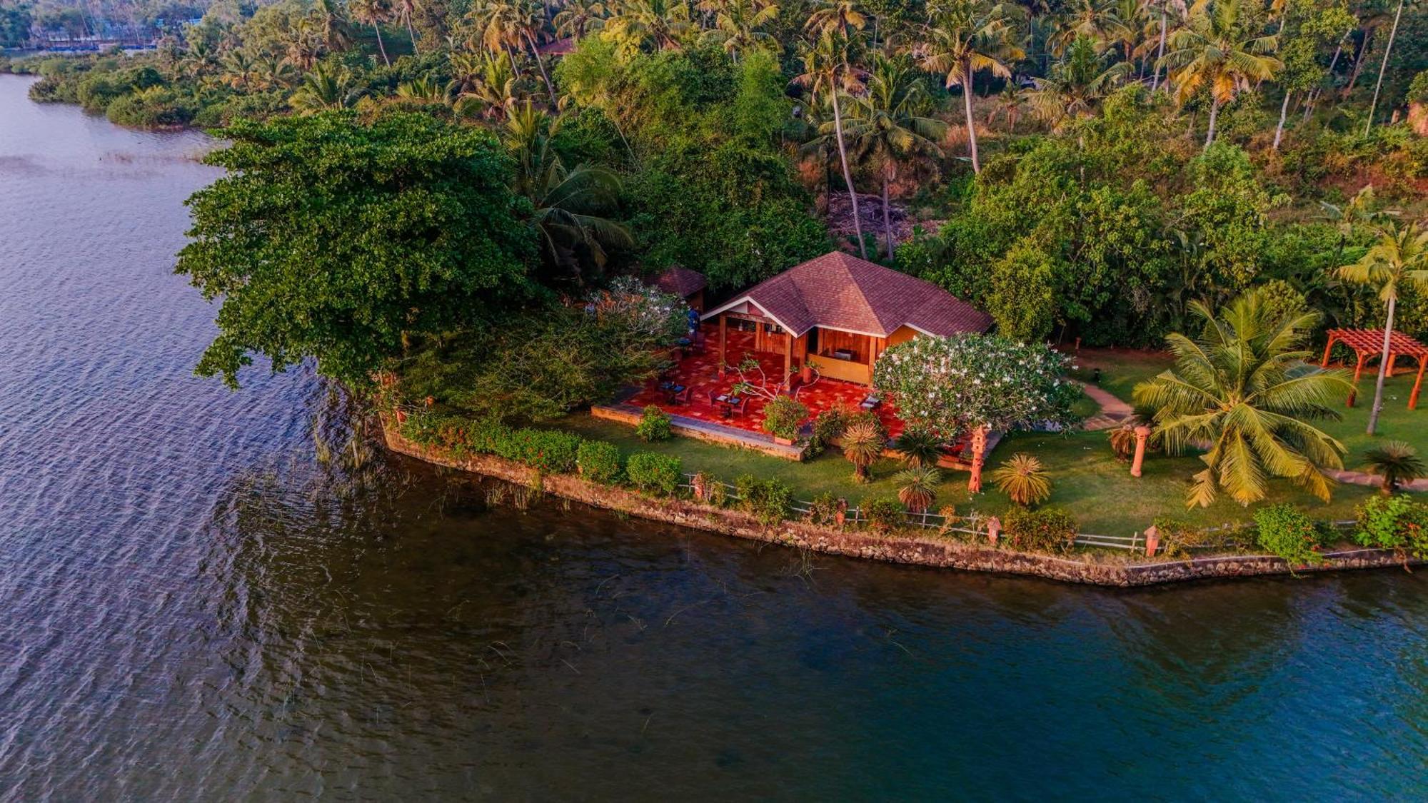 Fragrant Nature Backwater Resort & Ayurveda Spa Коллам Екстер'єр фото