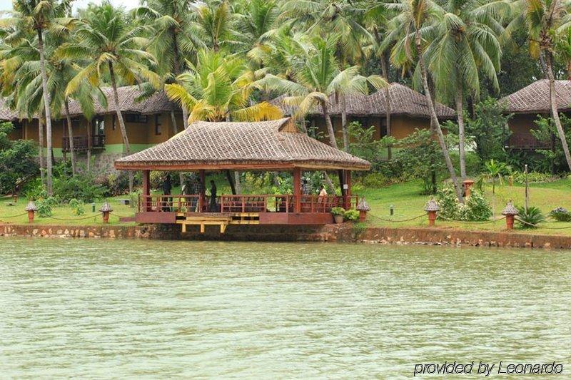 Fragrant Nature Backwater Resort & Ayurveda Spa Коллам Екстер'єр фото