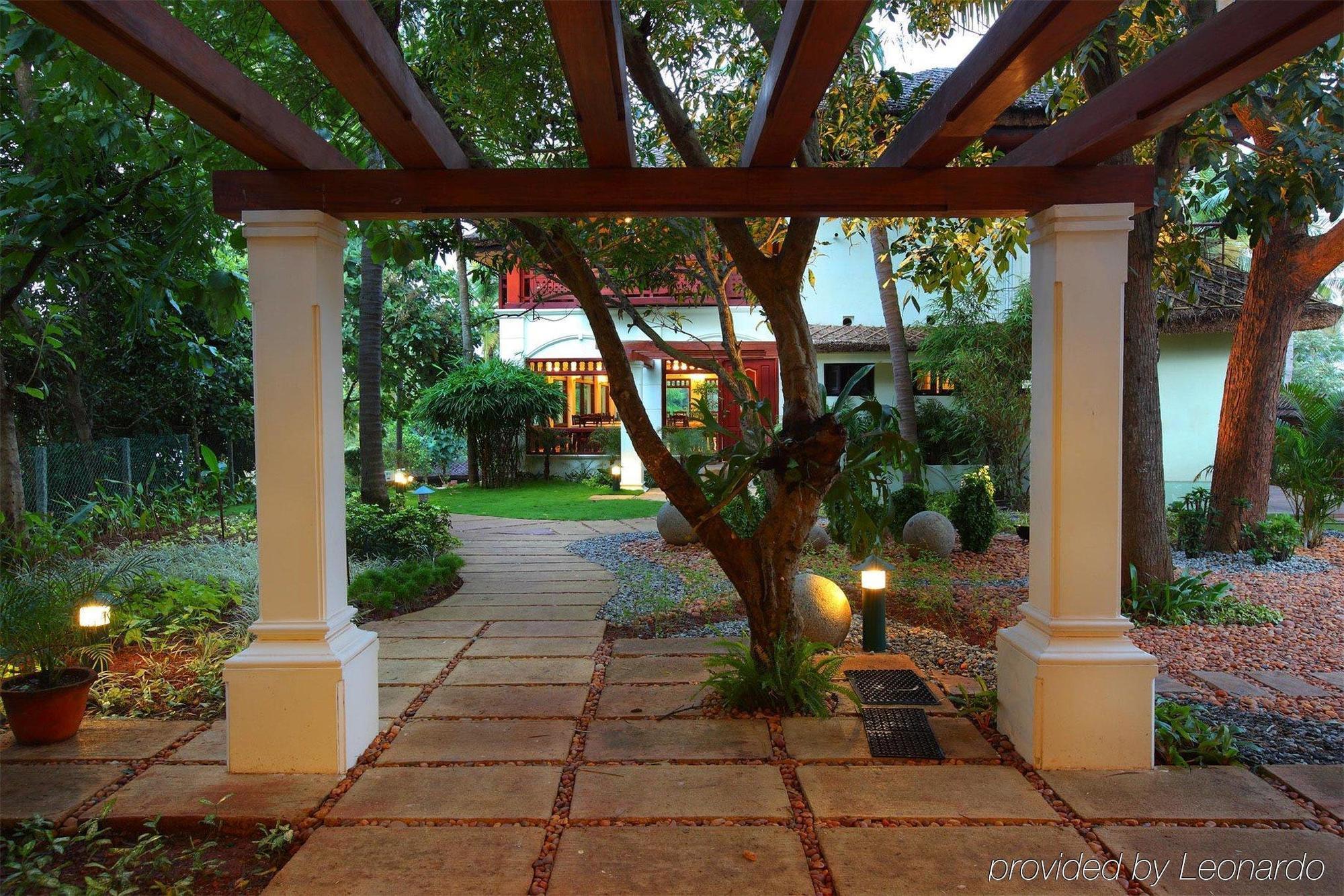 Fragrant Nature Backwater Resort & Ayurveda Spa Коллам Екстер'єр фото