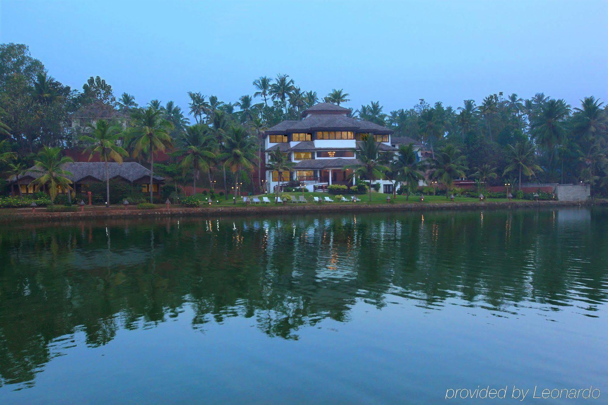 Fragrant Nature Backwater Resort & Ayurveda Spa Коллам Екстер'єр фото